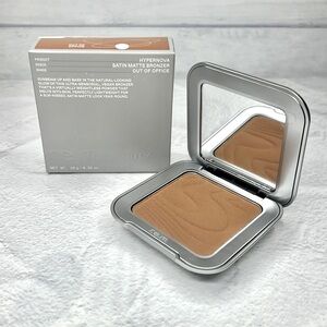 Rem Beauty hypernova
satin matte bronzer color out of office BNIB